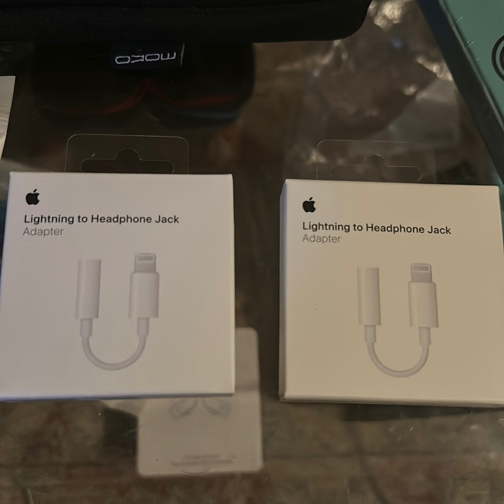 3.5mm to lightning connector adapter